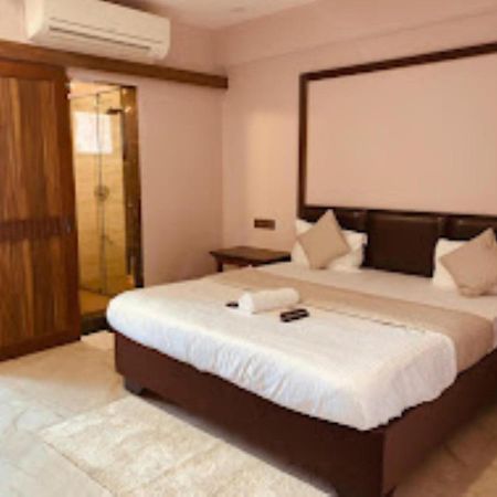 Hotel Radhe Ананд Экстерьер фото