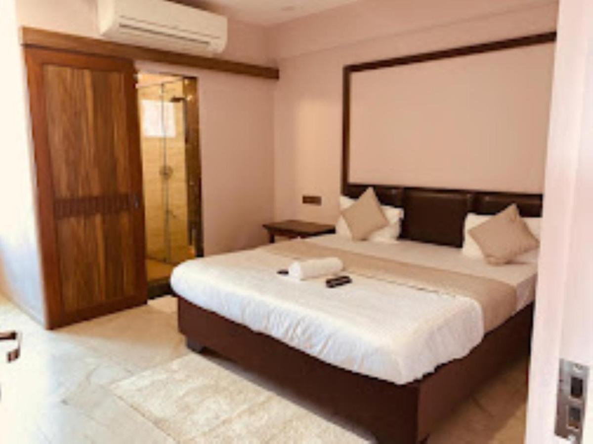 Hotel Radhe Ананд Экстерьер фото