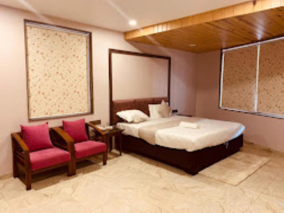 Hotel Radhe Ананд Экстерьер фото