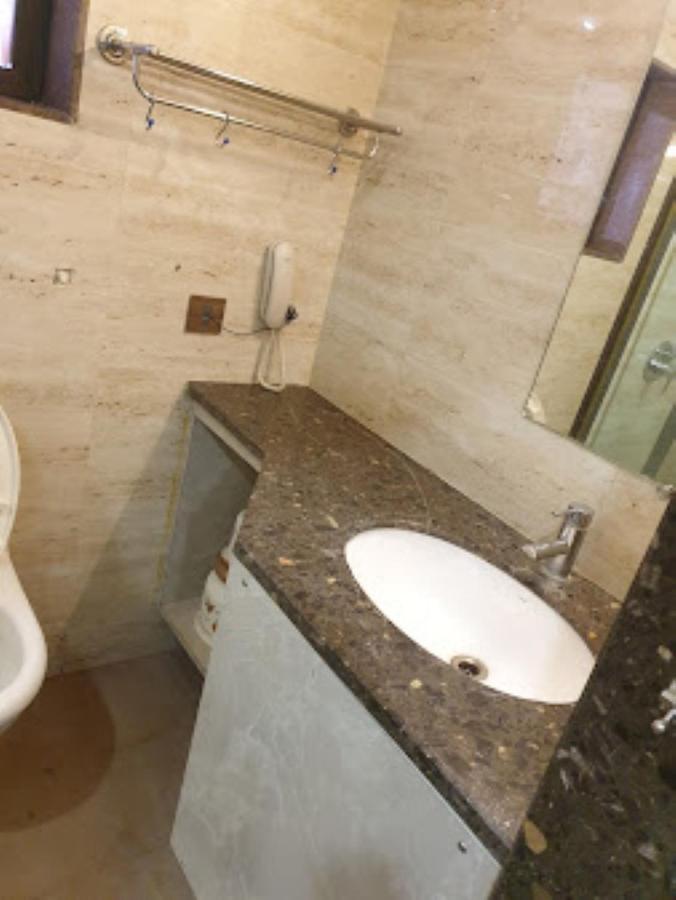 Hotel Radhe Ананд Экстерьер фото