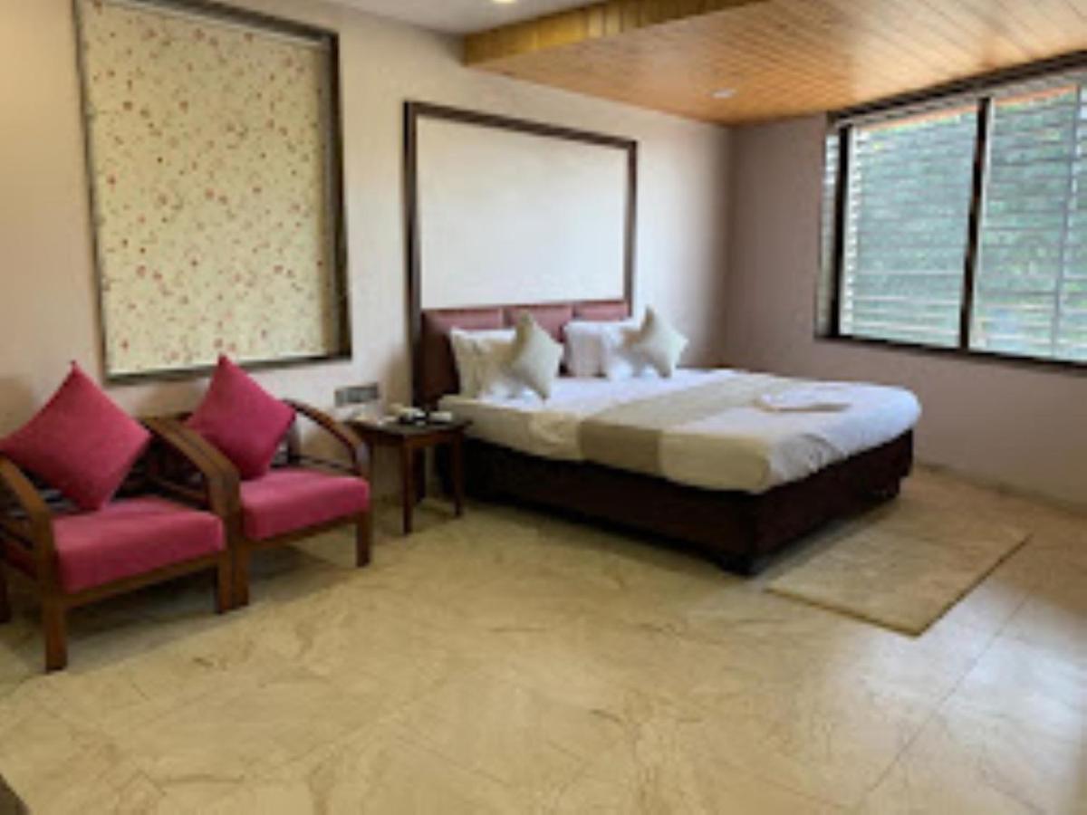 Hotel Radhe Ананд Экстерьер фото