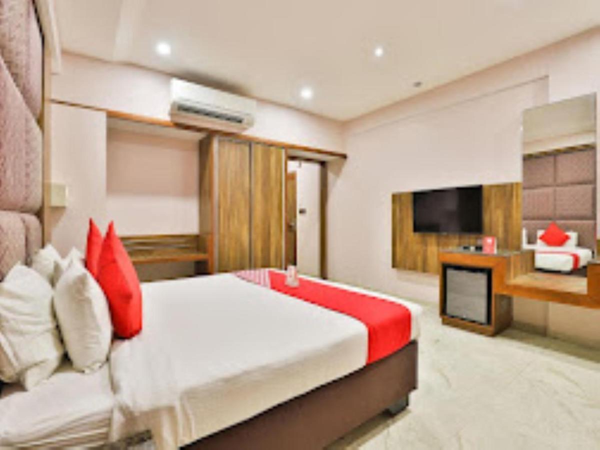 Hotel Radhe Ананд Экстерьер фото